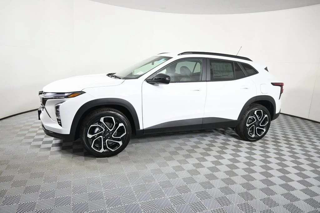 2026 Chevrolet Trax RS - Photo 2