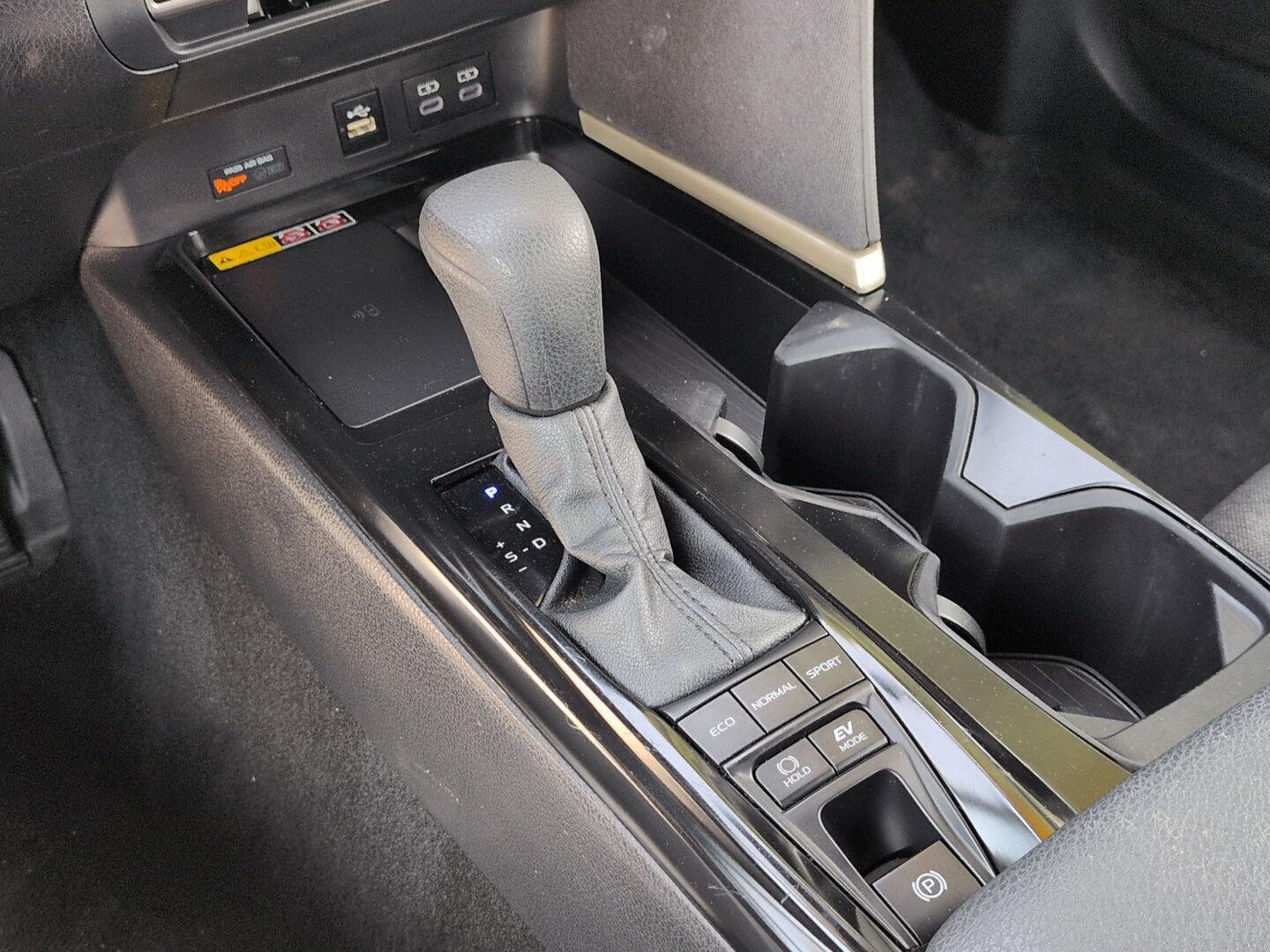 Used 2025 Ocean Gem Toyota LE image 5