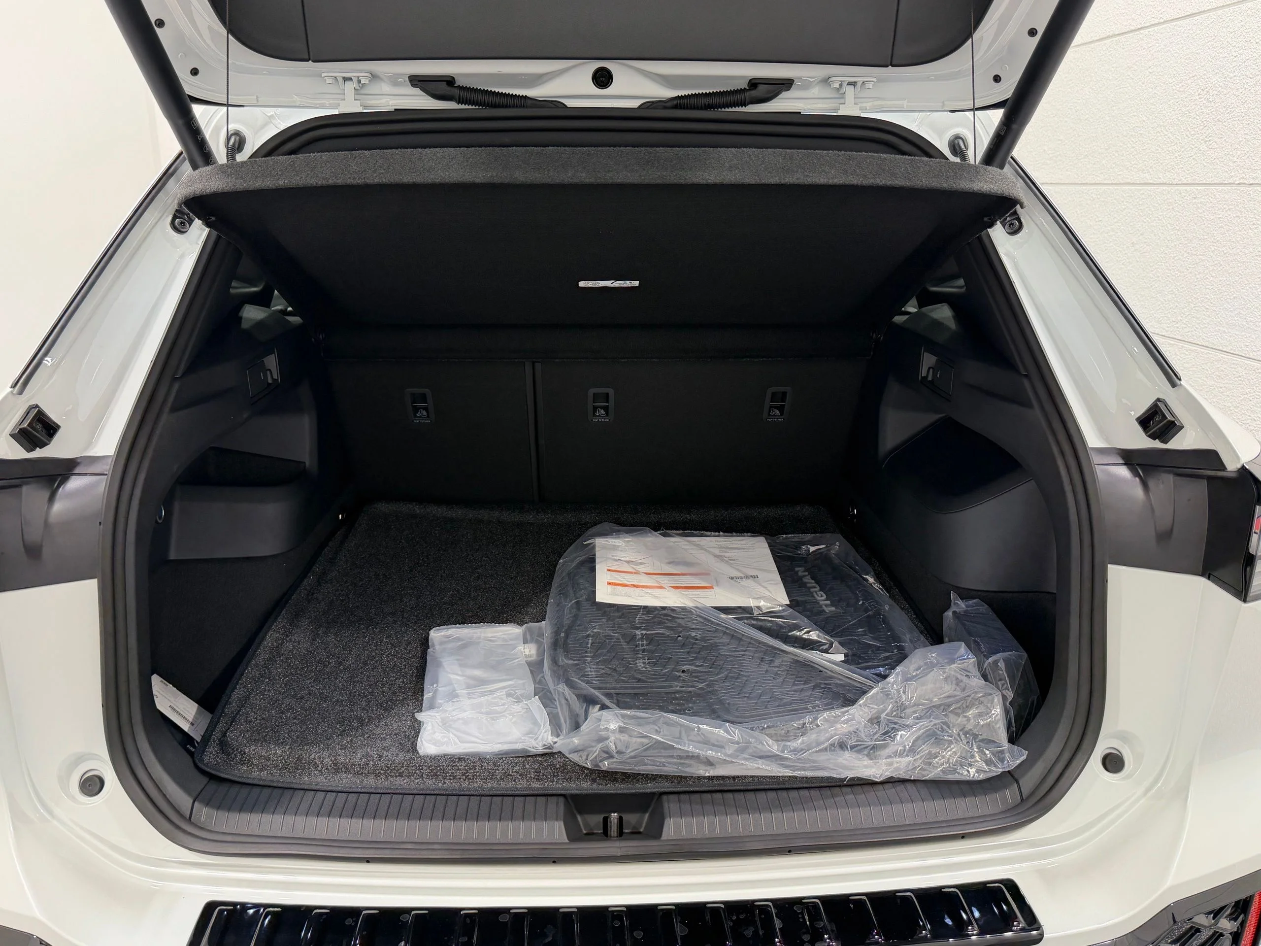 New 2026 White Volkswagen SEL R-Line Turbo image 27