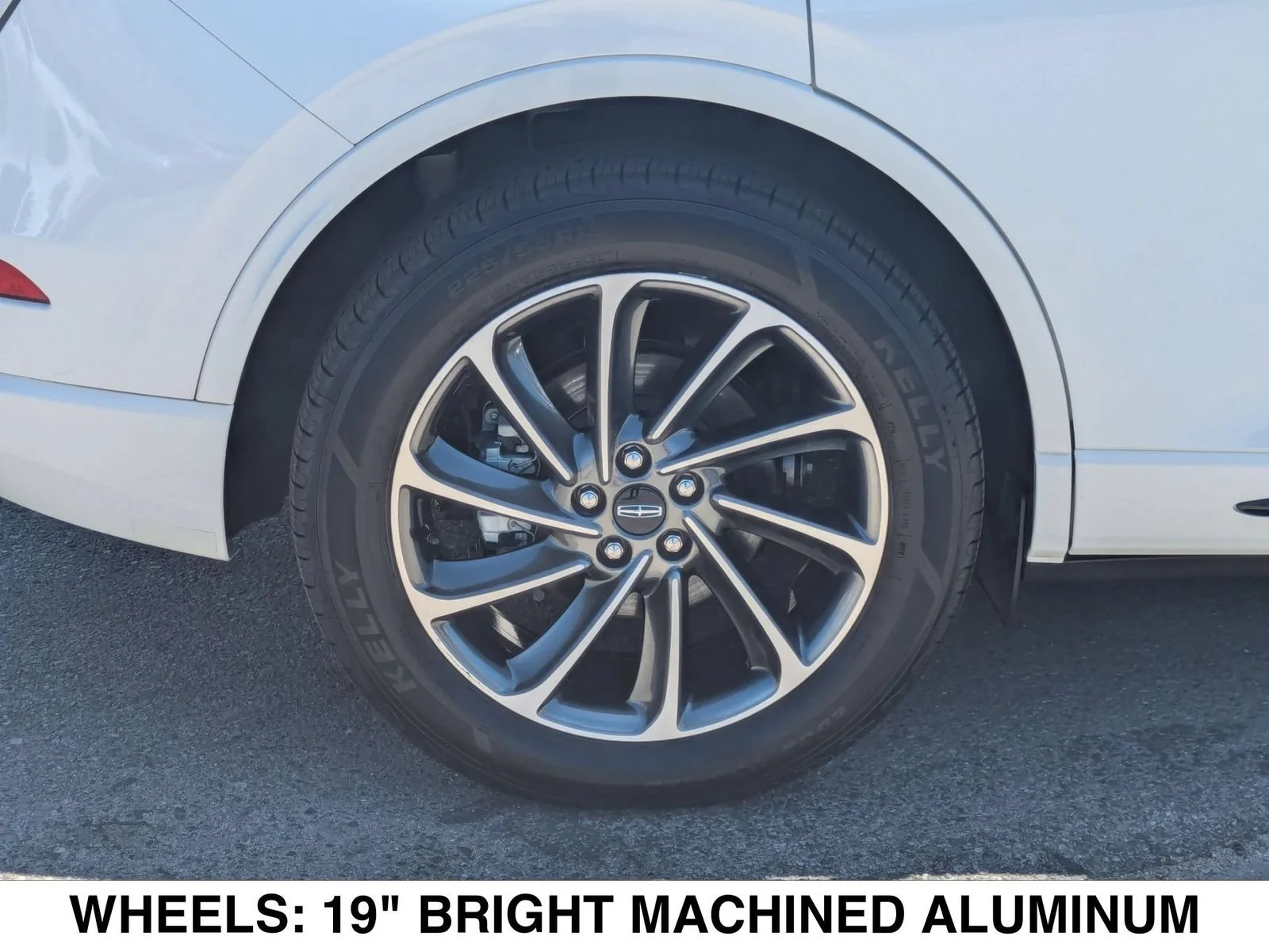 Used 2024 White Lincoln Grand Touring image 9