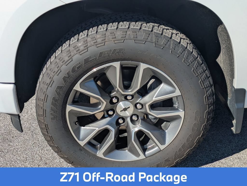Used 2024 Summit White Chevrolet RST image 12