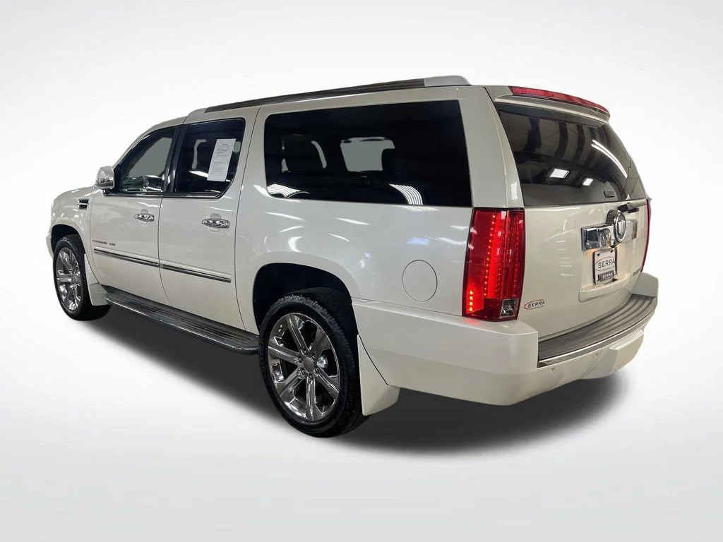 Used 2013 White Cadillac Luxury image 3