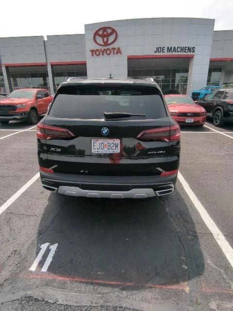 Used 2022 Black BMW xDrive45e image 10