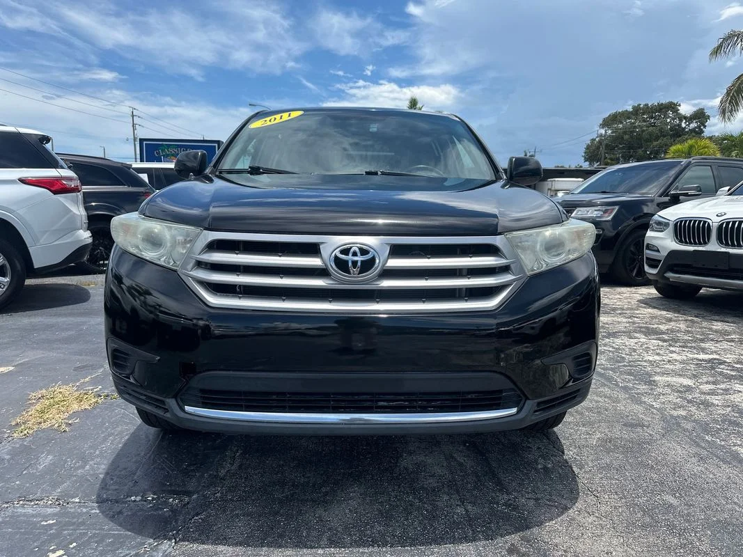 Used 2011  Toyota Base V6 image 5