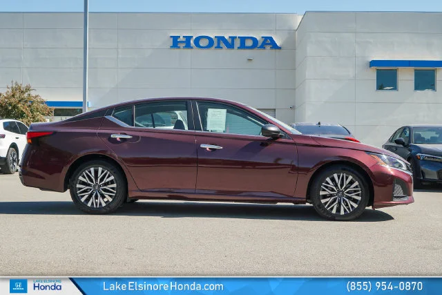Used 2025 Garnet Pearl Nissan 2.5 SV image 6