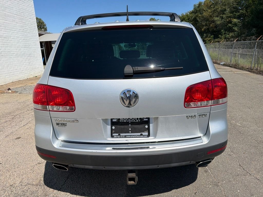 Used 2006 Silver Volkswagen V10 TDI image 3