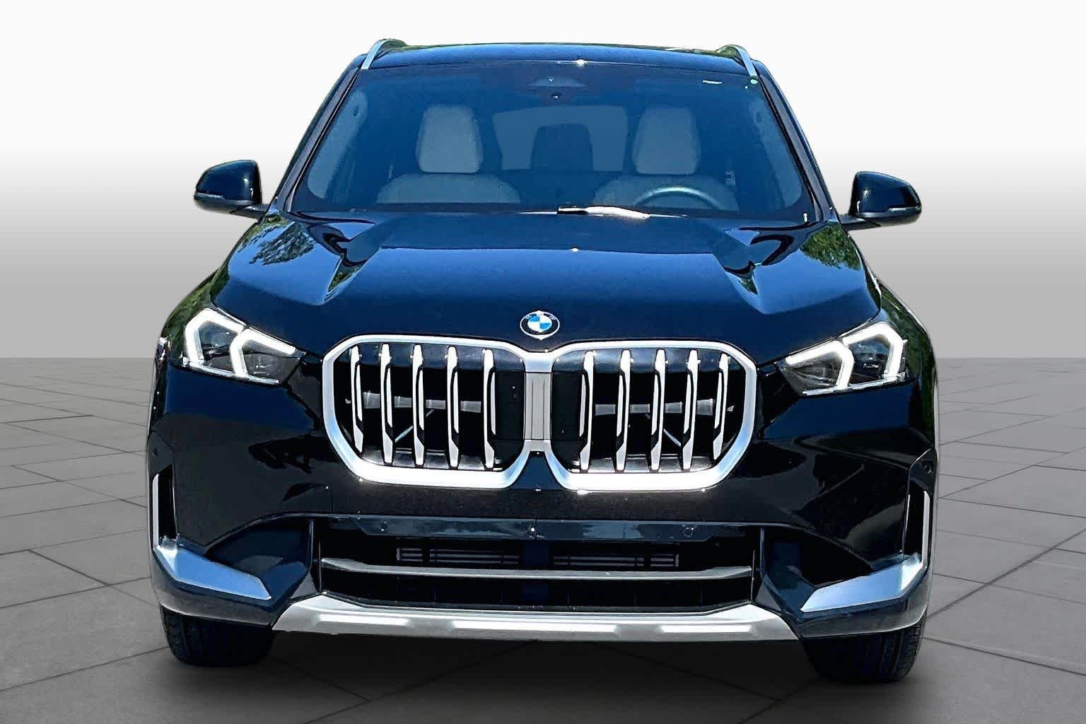 Certified Used 2025 Black Sapphire Metallic BMW xDrive28i image 3