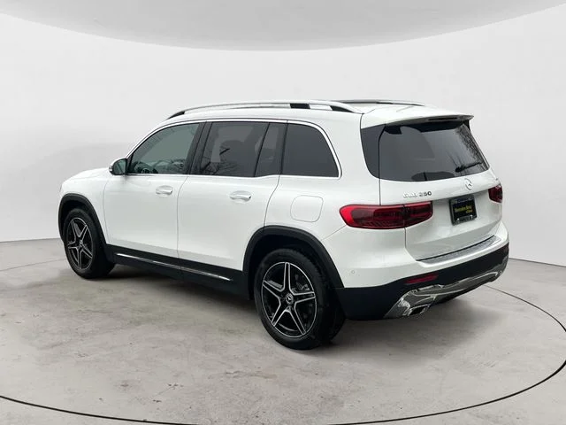 Used 2026  Mercedes-Benz GLB 250 image 3