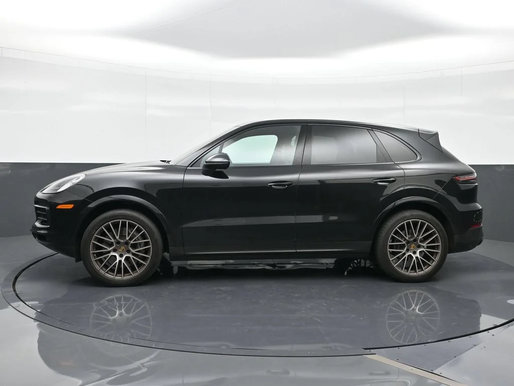 Used 2023  Porsche  image 3
