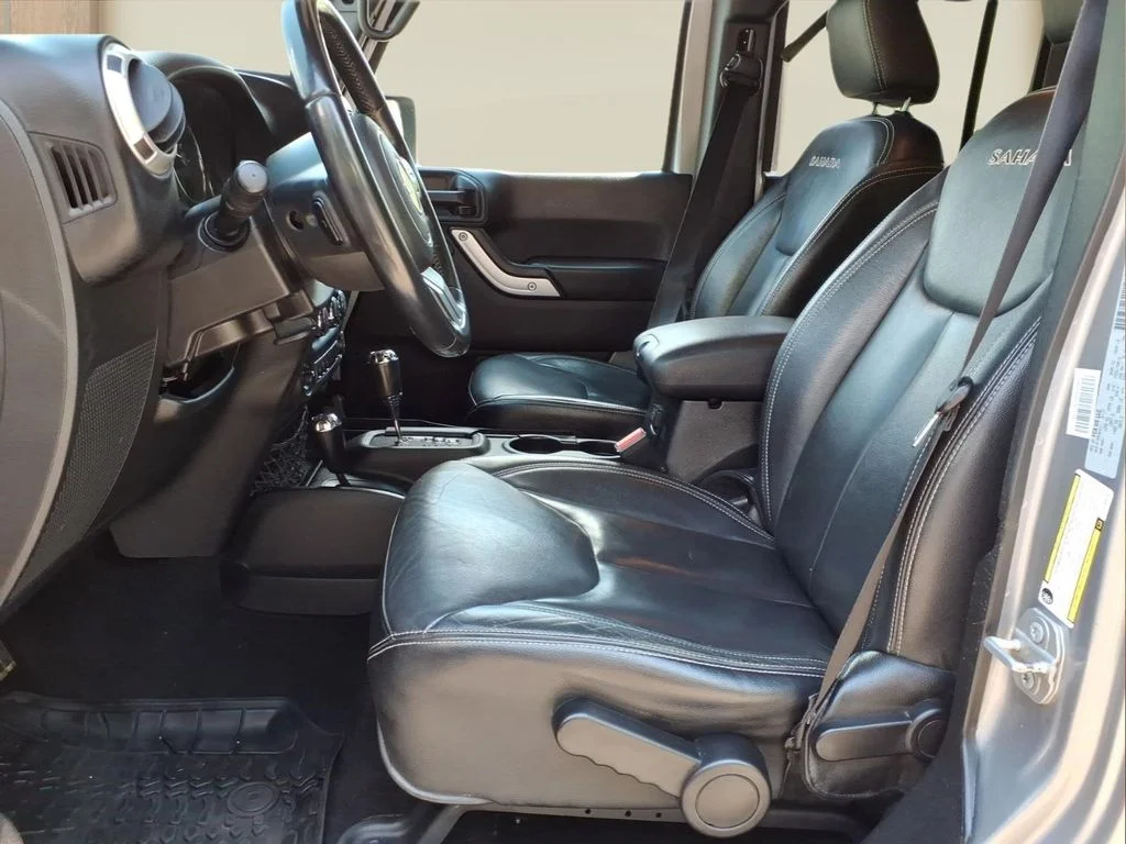 Used 2017 Silver Jeep Unlimited Sahara image 16