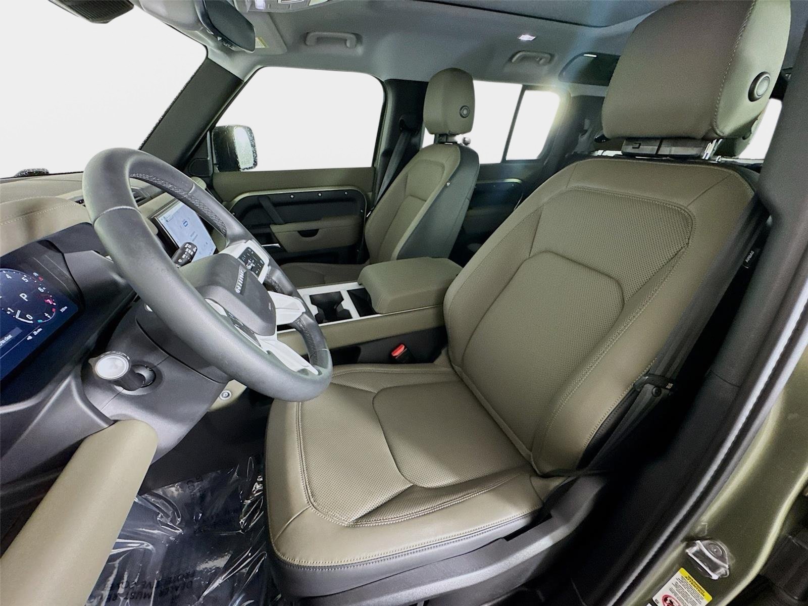 Used 2025 Pangea Green Metallic Land Rover S image 11