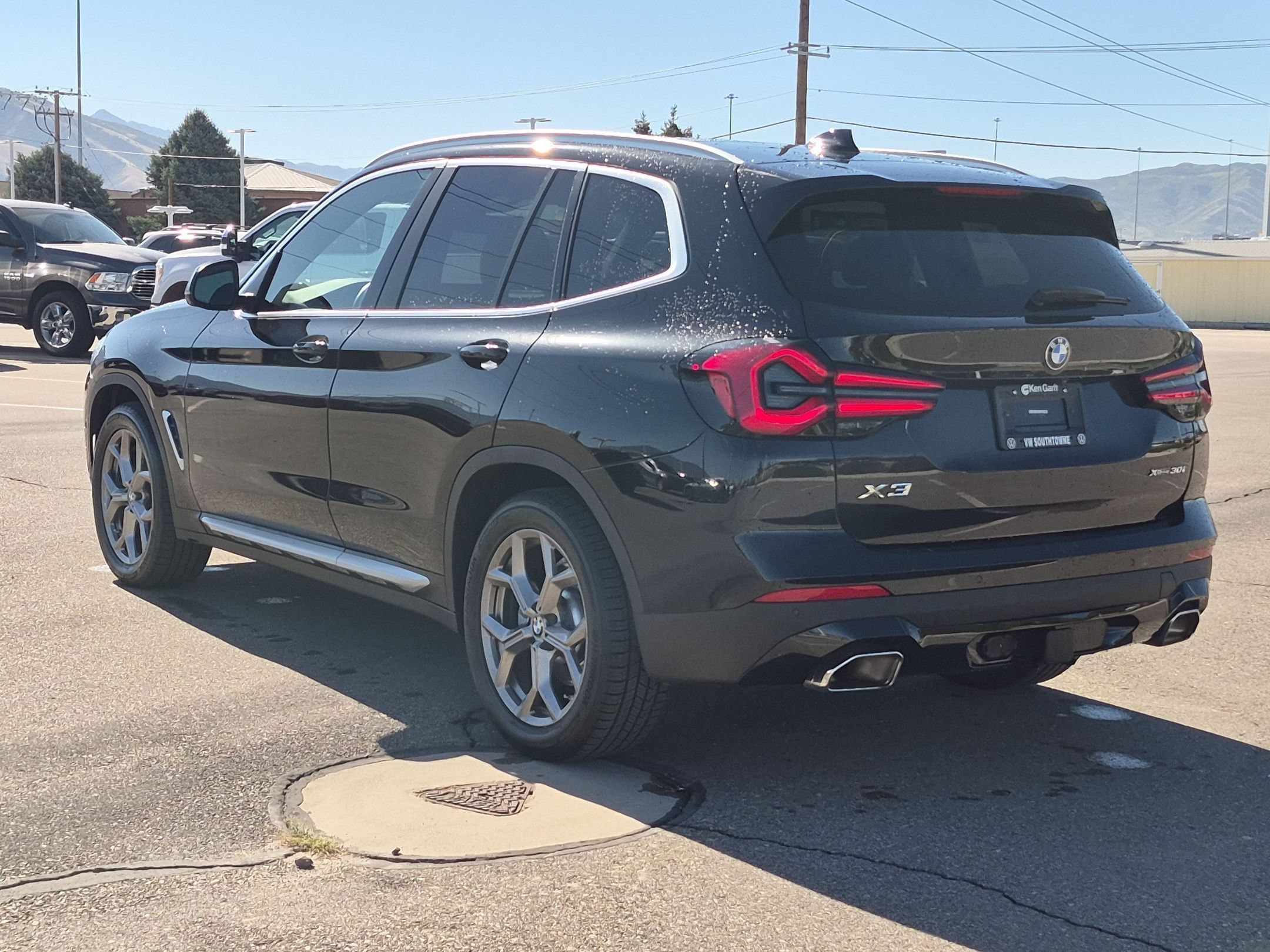 Used 2023 Black Sapphire Metallic BMW xDrive30i image 5