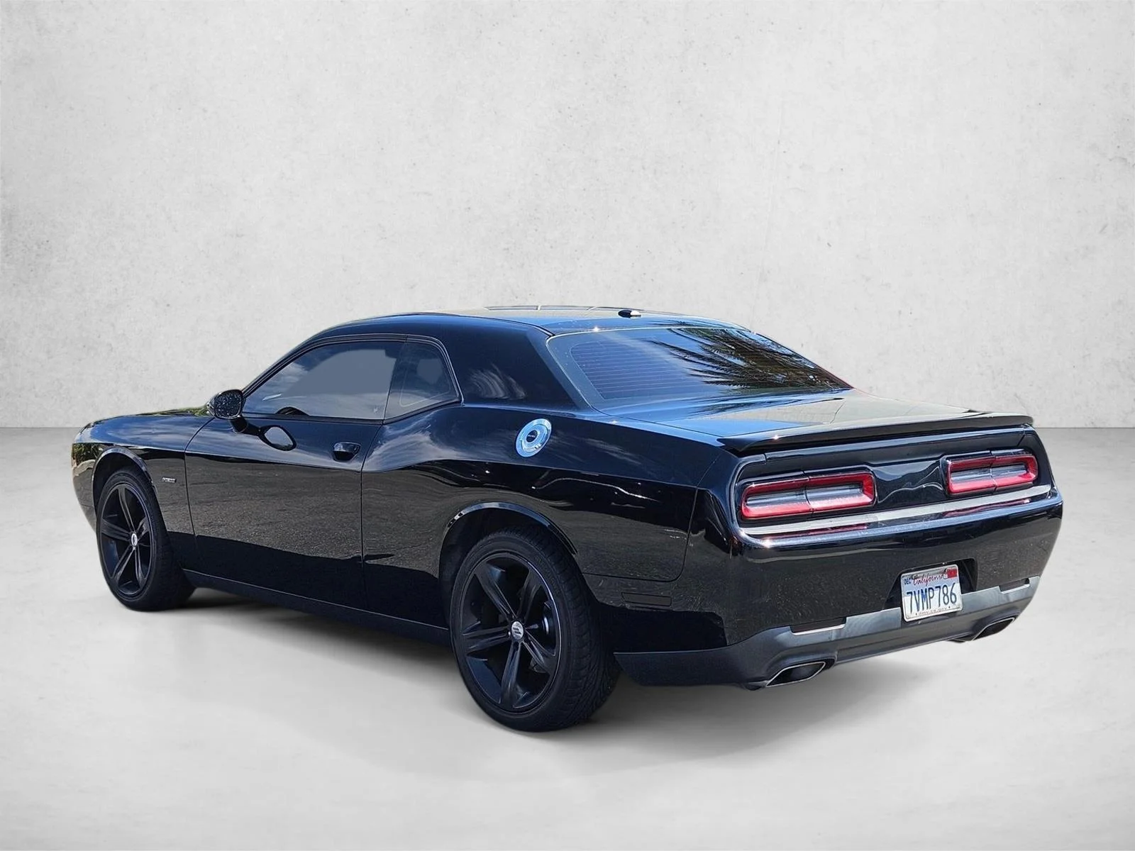 Used 2017 Pitch Black Clearcoat Dodge R/T image 9