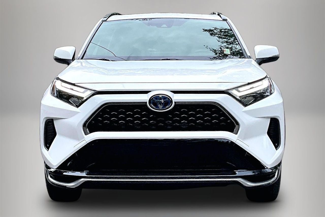 Used 2024 White Toyota SE image 3