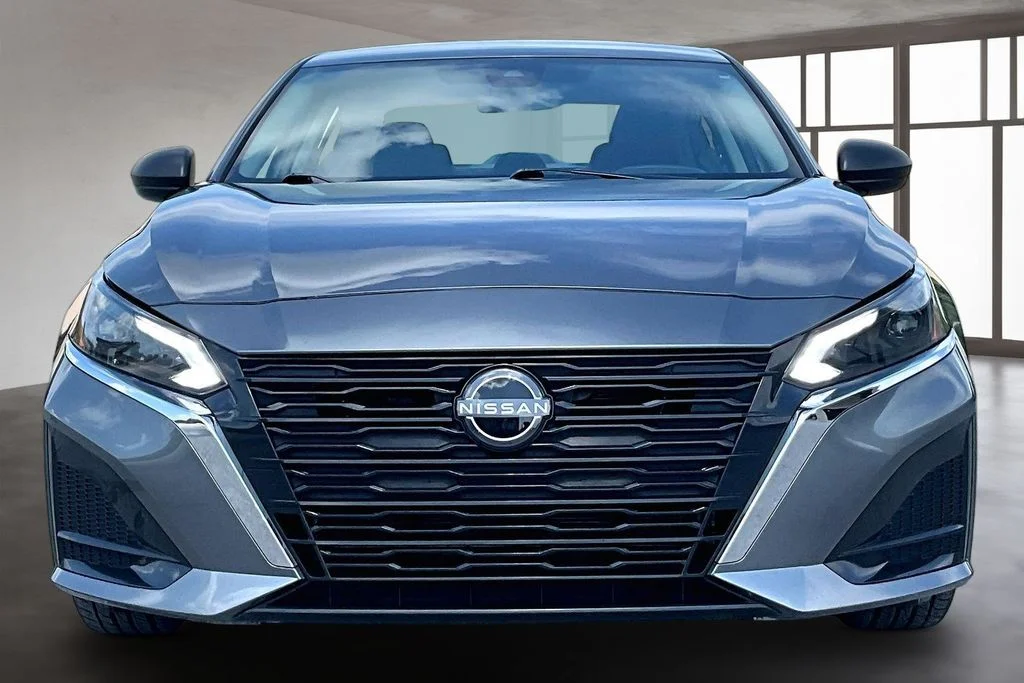 Used 2025 Gray Nissan 2.5 SV image 2