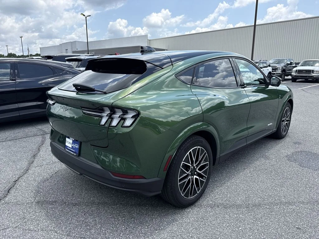 Used 2025 Green Ford Premium image 7
