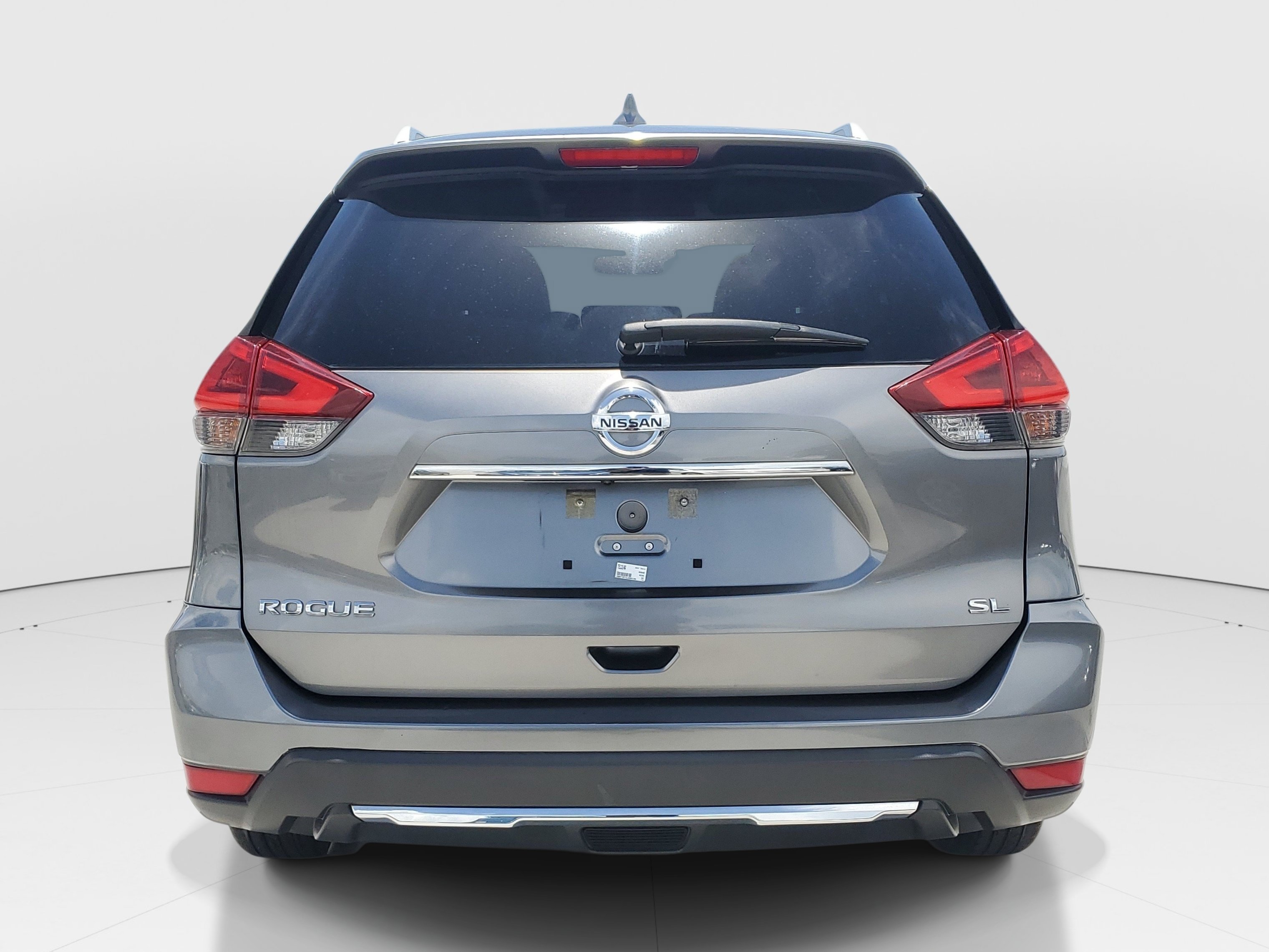 Used 2018 Gun Metallic Nissan SL image 5