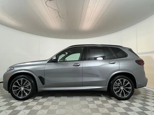 Used 2026 Skyscraper Grey Metallic BMW xDrive40i image 4