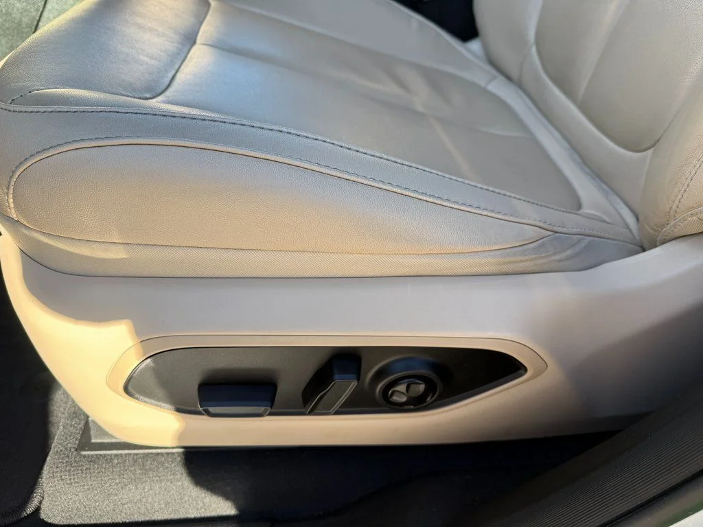 Used 2022 White Jeep 4xe image 22