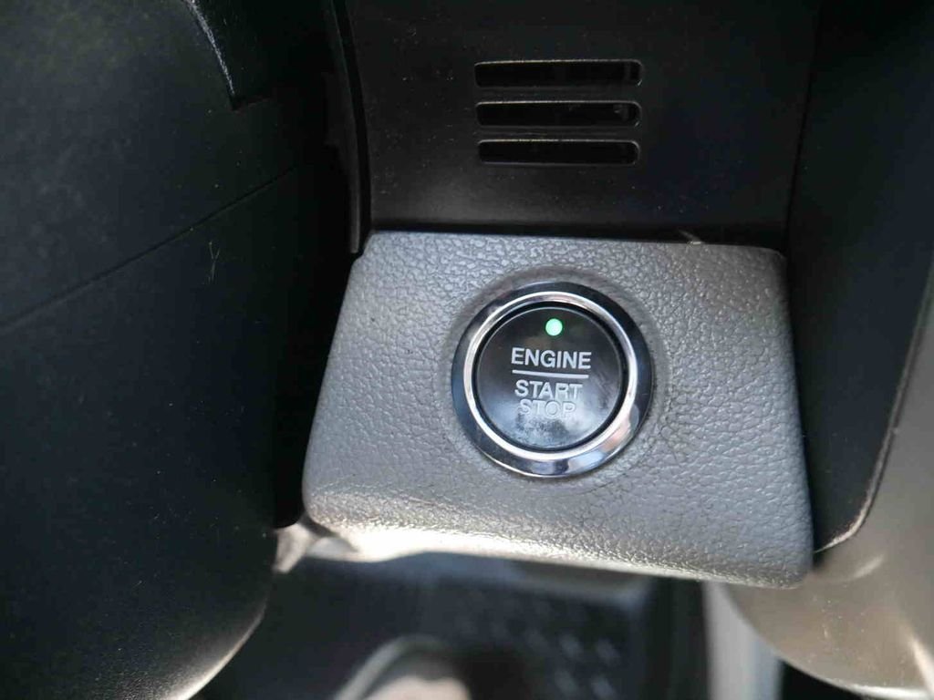Used 2016 White Ford Lariat image 41