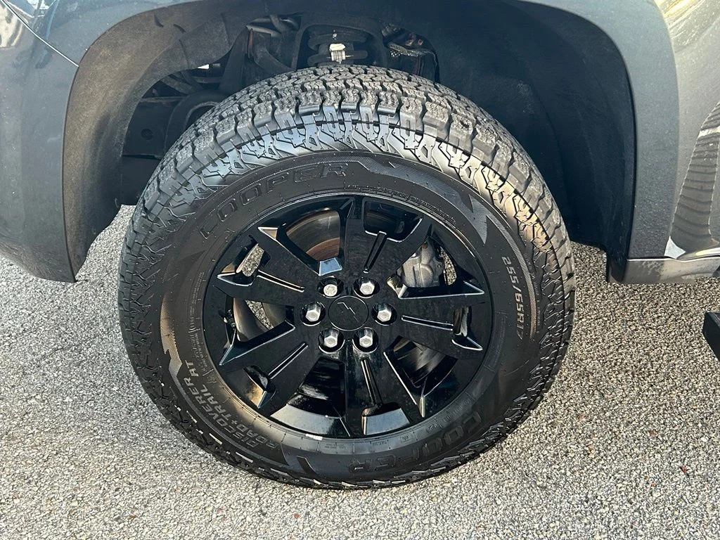 Used 2018 Graphite Metallic Chevrolet LT image 18