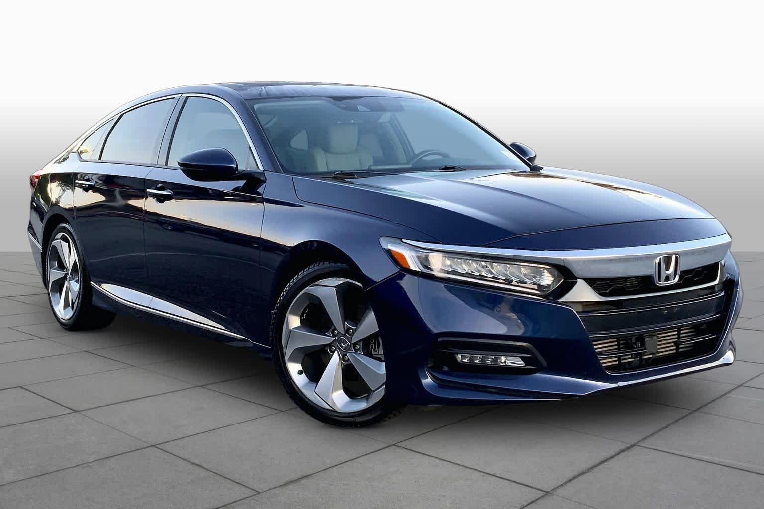 Used 2018 Obsidian Blue Pearl Honda Touring 1.5T image 3