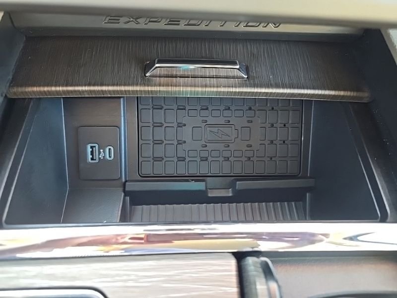 Used 2022 Blue Ford Limited image 18