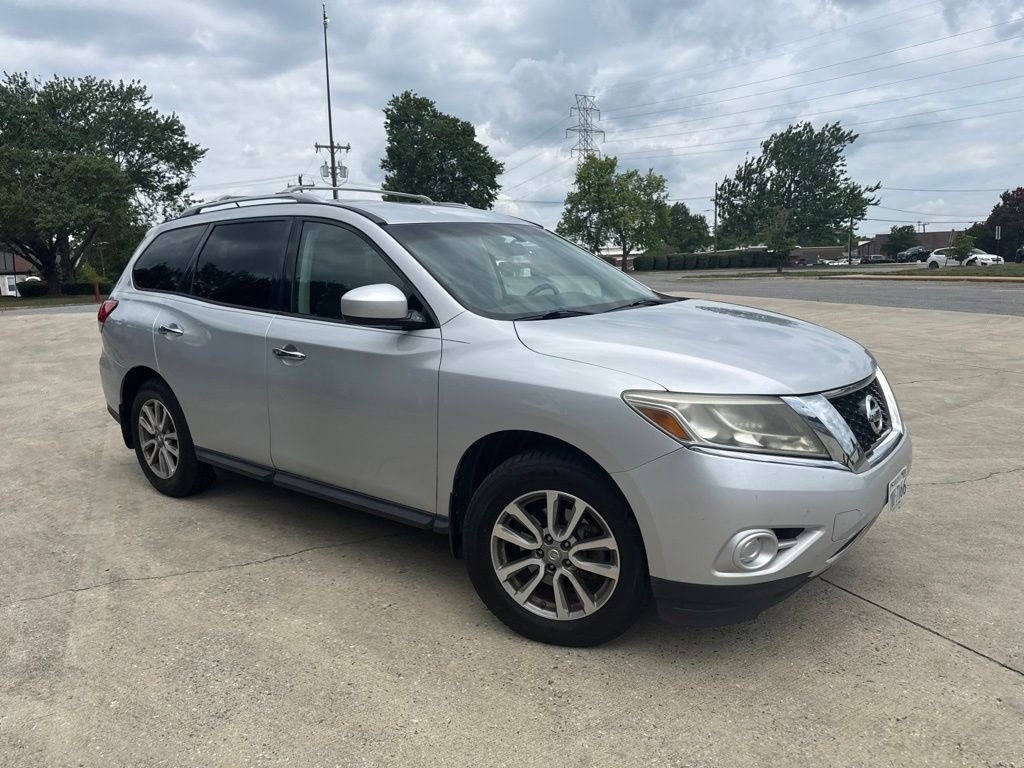 Used 2013 Silver Nissan SV image 2