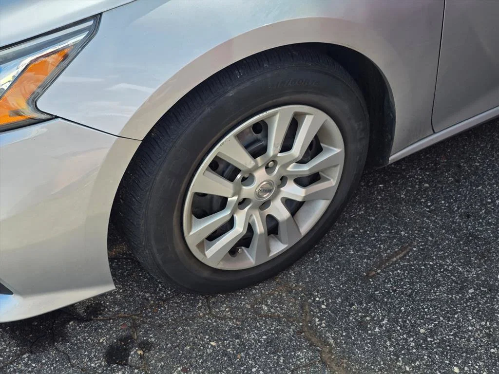 Used 2020 Silver Nissan 2.5 S image 19