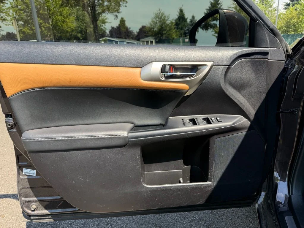 Used 2016 Pearl Lexus 200h image 17