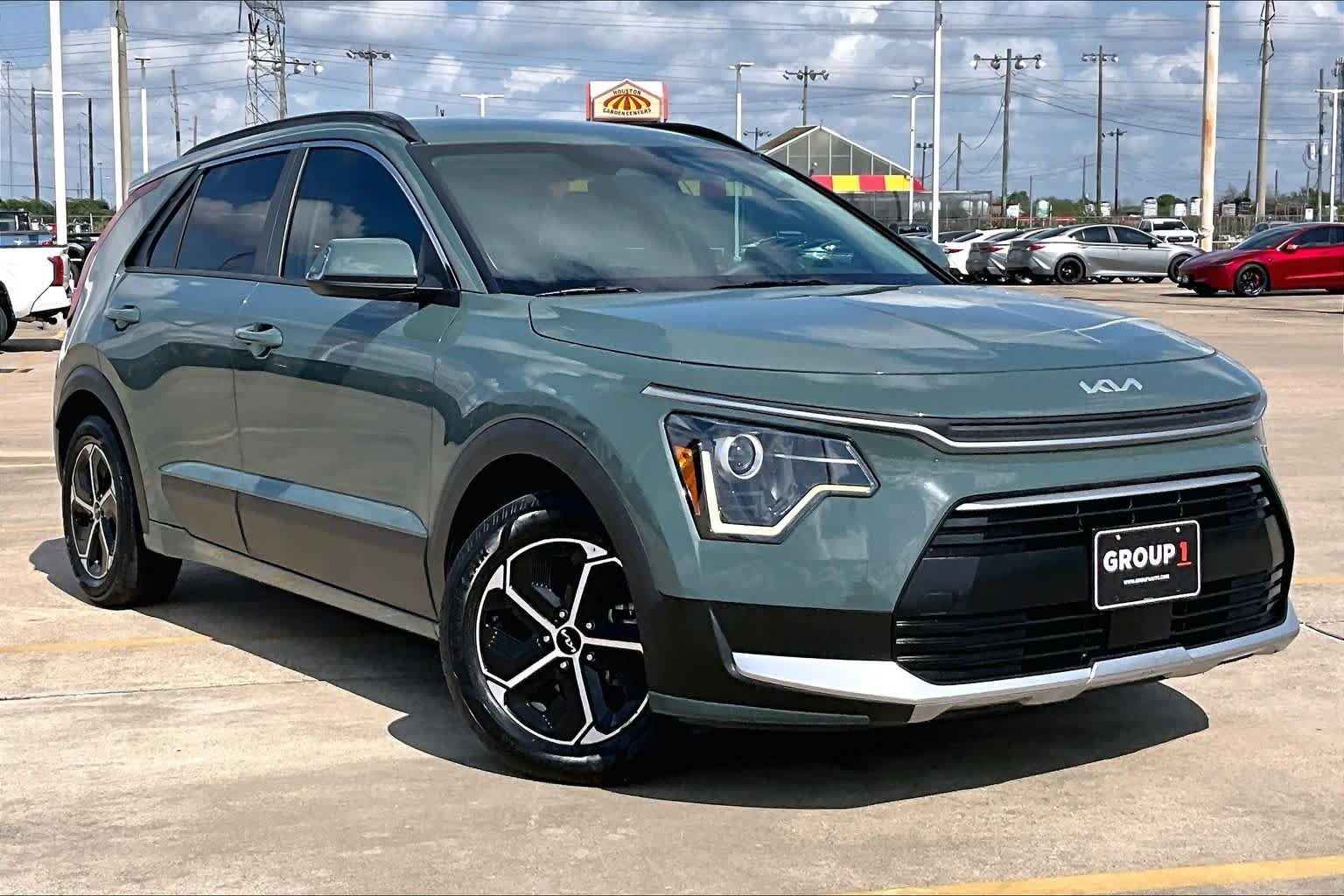 Used 2023 Cityscape Green Kia EX image 5
