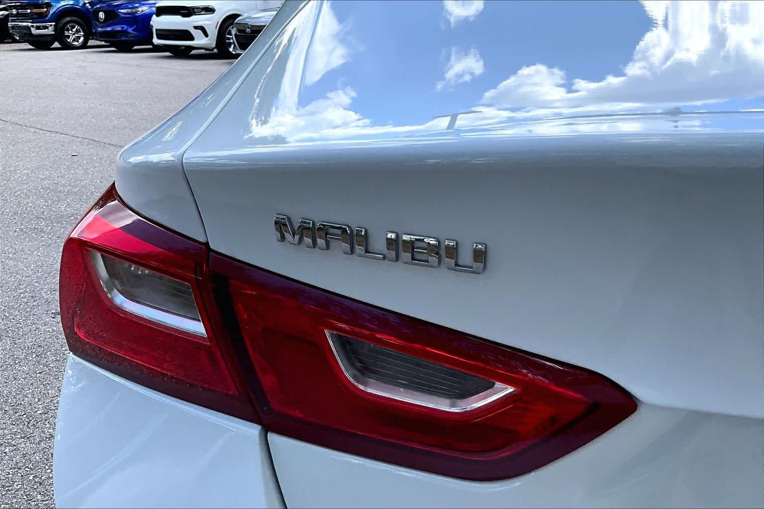 Used 2024 Summit White Chevrolet LT image 30