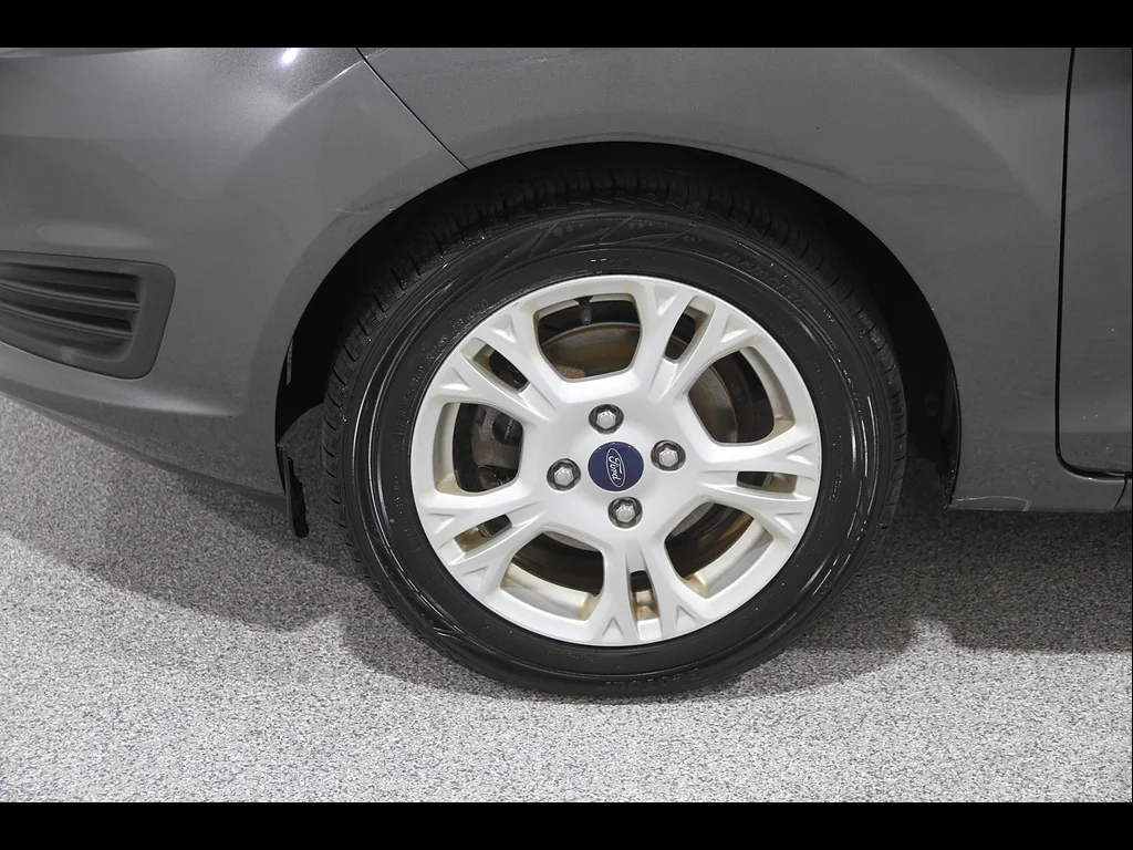 Used 2015 Magnetic Ford SE image 18