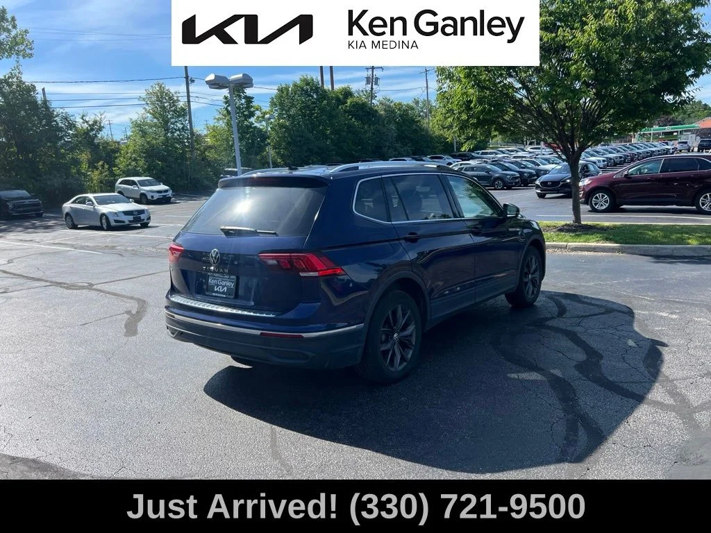Used 2023 Black Volkswagen 2.0T SE image 5