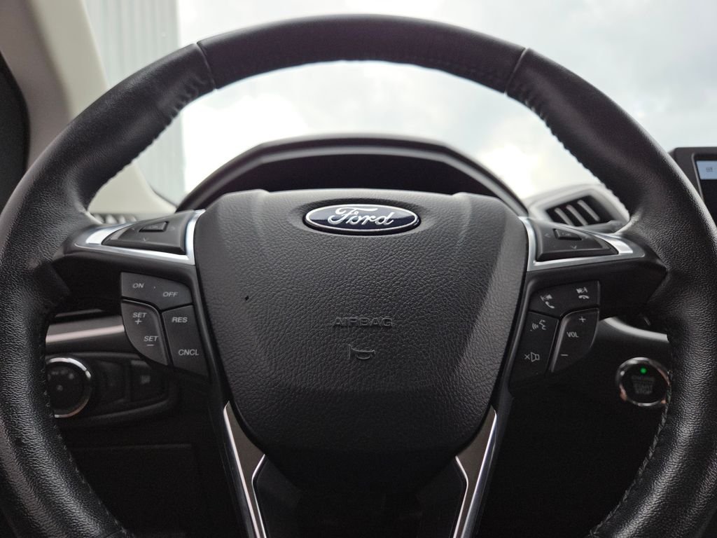 Used 2022 Silver Ford SEL image 22