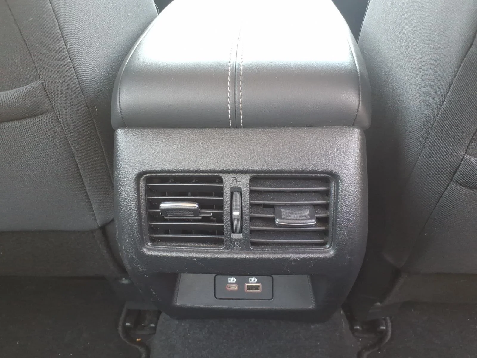Used 2019 Super Black Nissan 2.5 SV image 22
