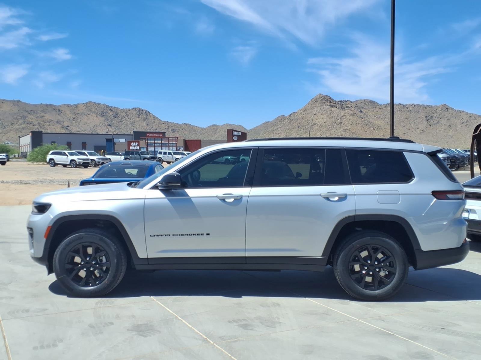 New 2026 Silver Zynith Exterior Paint Jeep Laredo Altitude image 3
