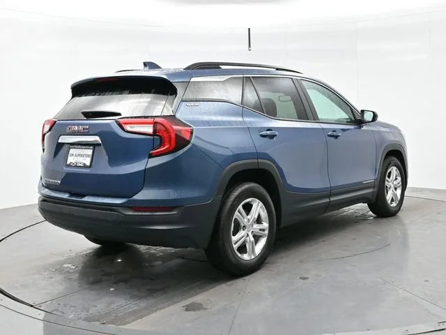 Used 2024 Downpour Metallic GMC SLE image 7