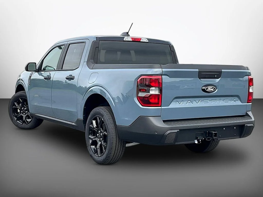 New 2025 Azure Gray Metallic Tri-Coat Ford XLT image 3