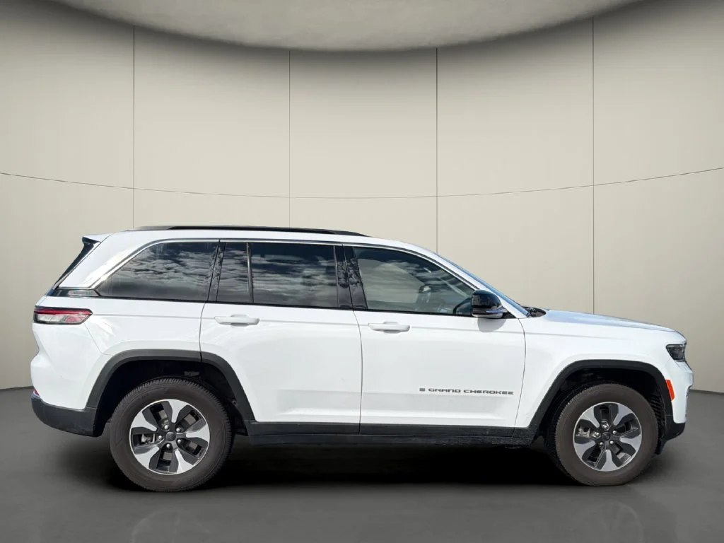 Used 2024 White Jeep 4xe image 8