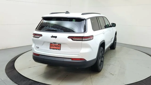 New 2026 Bright White Clear-Coat Exterior Paint Jeep Limited image 9