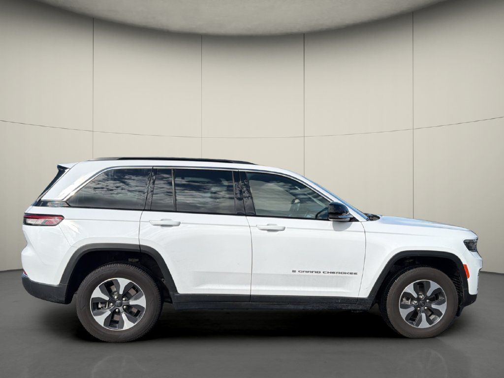 Used 2024 White Jeep 4xe image 8