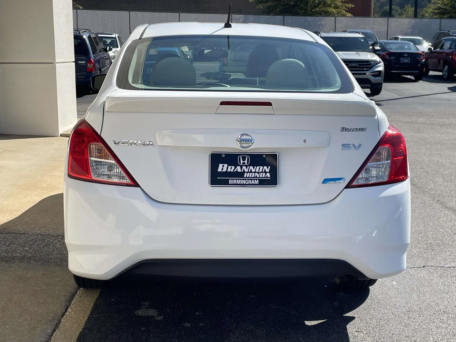 Used 2015 White Nissan 4dr Sdn CVT 1.6 SV image 3