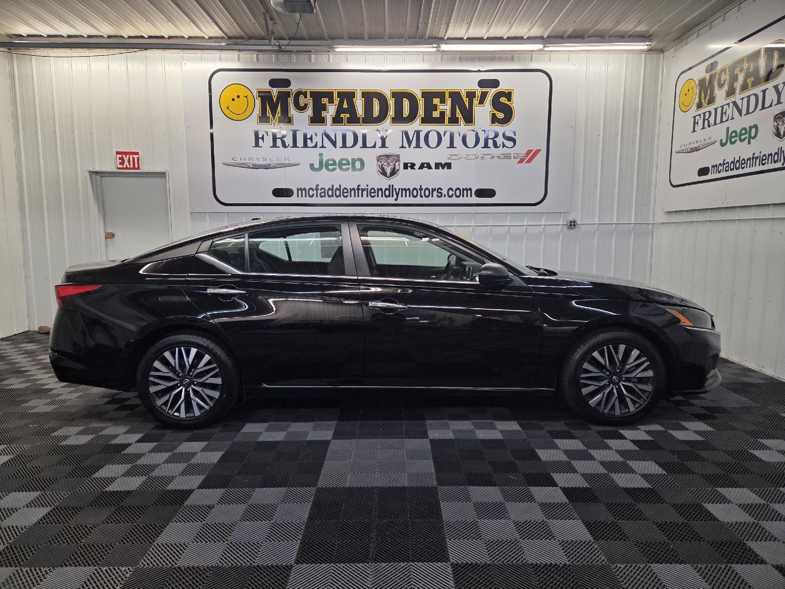 Used 2024 Super Black Nissan 2.5 SV image 1