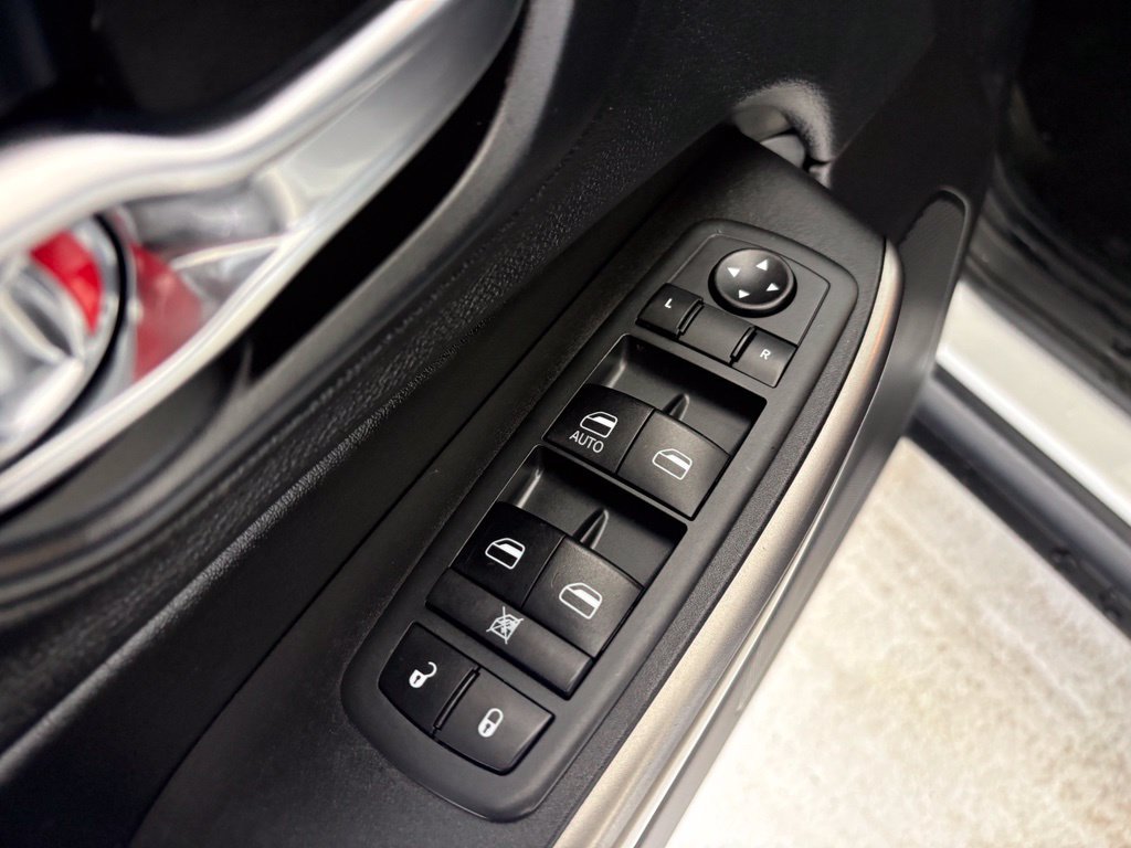 Used 2020 White Jeep Latitude image 25