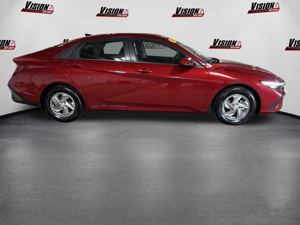 Used 2025 Red Hyundai SE image 4
