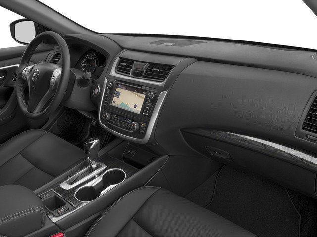 Used 2017 Brilliant Silver Nissan 2.5 SL image 19