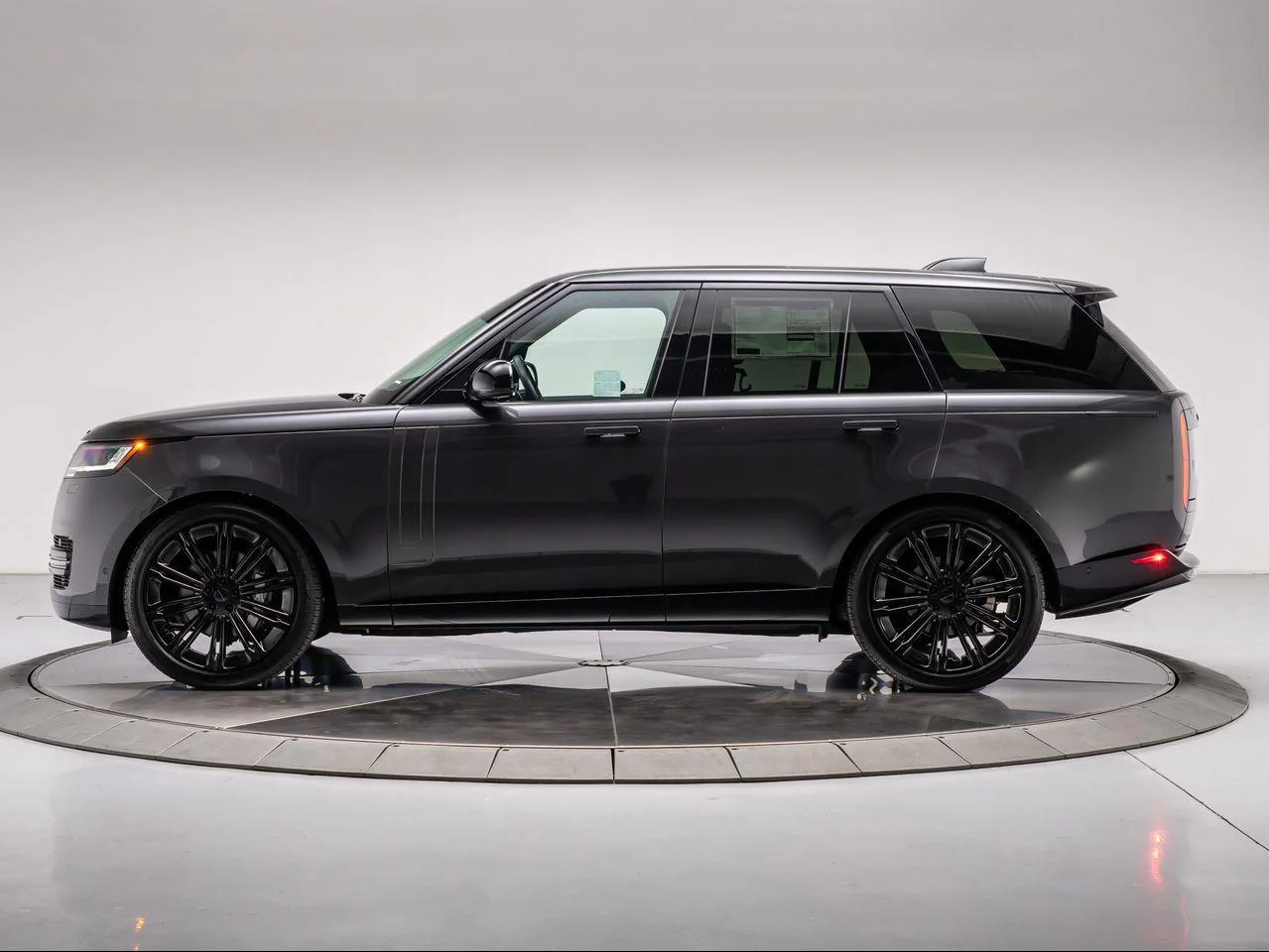 New 2026 Carpathian Grey Land Rover P400 SE image 2