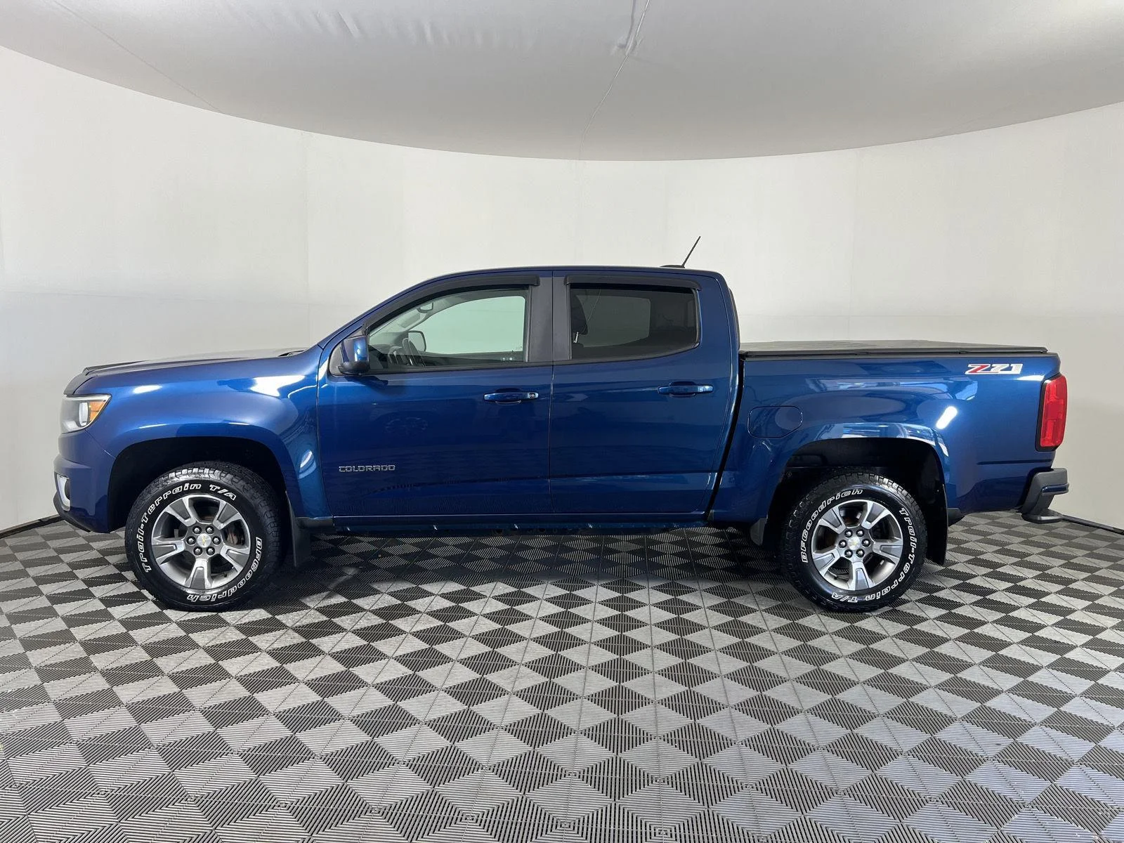 Used 2019 Pacific Blue Metallic Chevrolet Z71 image 29