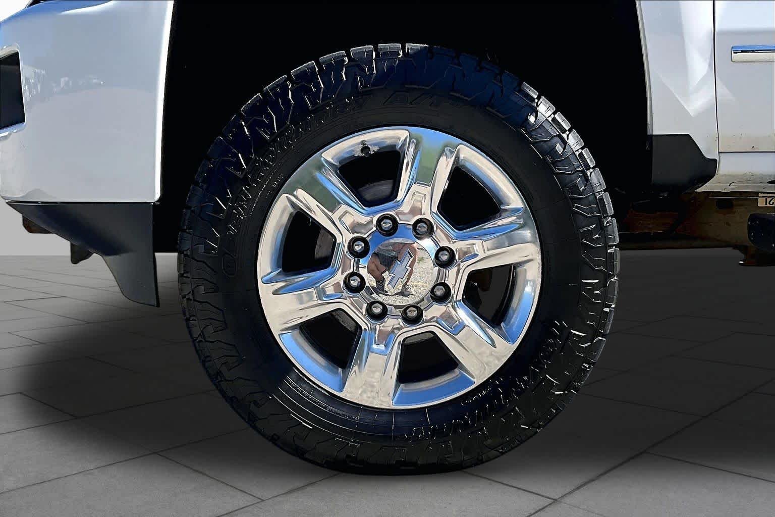 Used 2019 Summit White Chevrolet LTZ image 11